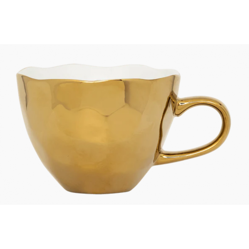 tasse à thé dorée