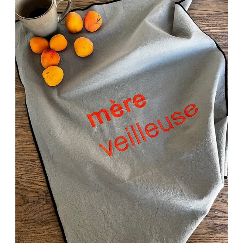 Torchon brodé Mère veilleuse orange Les chahutées